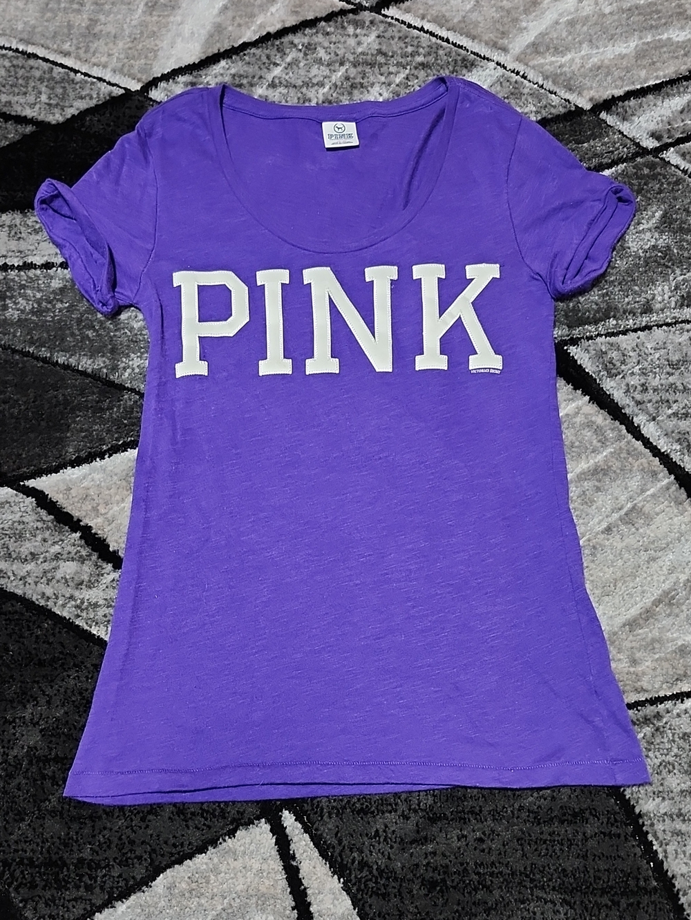VINTAGE VS PINK 2011 PURPLE EMBROIDERED LOGO CUFFED-SLEEVES TEE-SHIRT